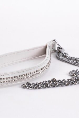 Manico in pelle di agnello con 2 file di piccoli strass e catena in metallo bianco