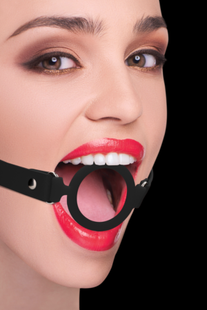 Bavaglio ad anello in silicone con cinturini in pelle